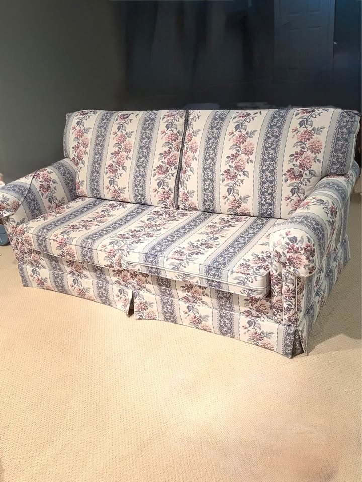 Sofa - Pullout Bed