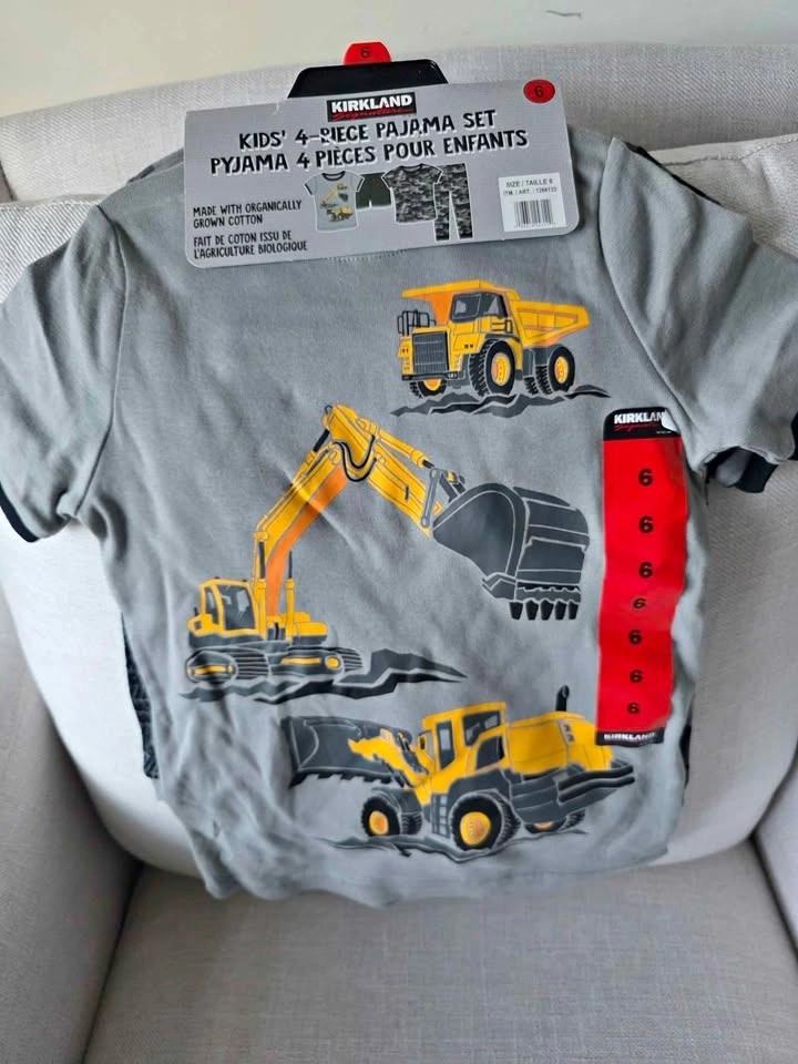 Boys PJs 4 pieces Size 6