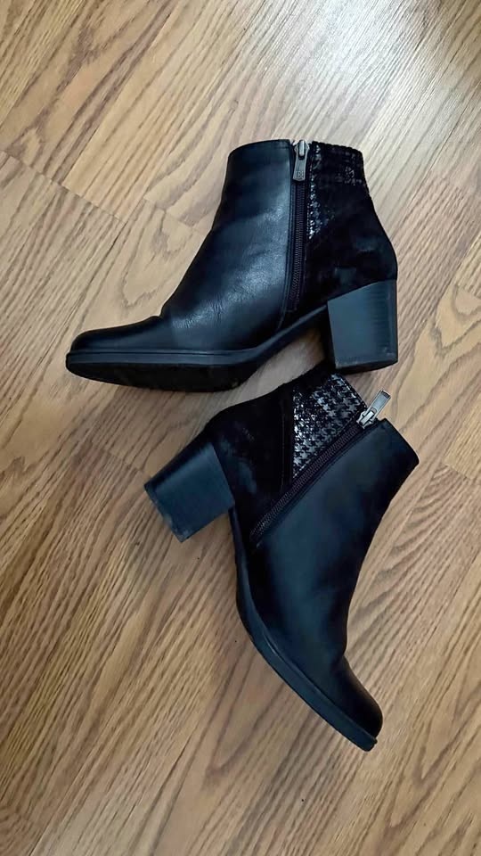 Dorking Ankle Boots - size 7