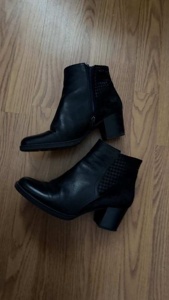Dorking Ankle Boots - size 7 - photo 3
