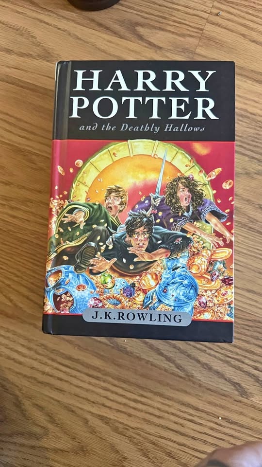 Harry Potter and the Deathly Hallows - Hardcover (2007)