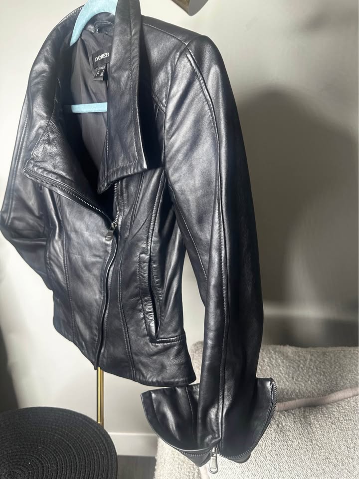 Fitted Black Leather Jacket Sz- XS - photo 2