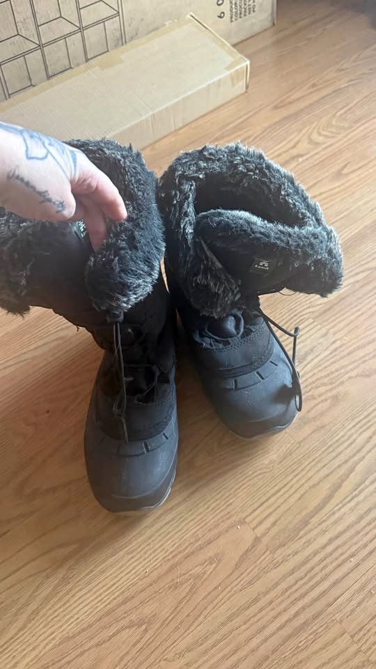 Kamik Momentum 2 Womens Winter Boots Black Size 8