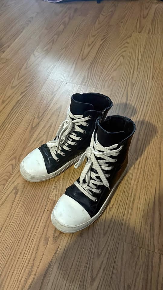 Womens hightop sneakers with zipper - CN37/ W6.5/7