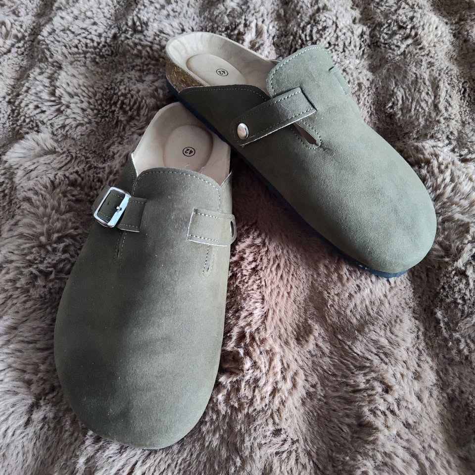 Slides and Slippers - Men's 42 or 9/9.5 - photo 2