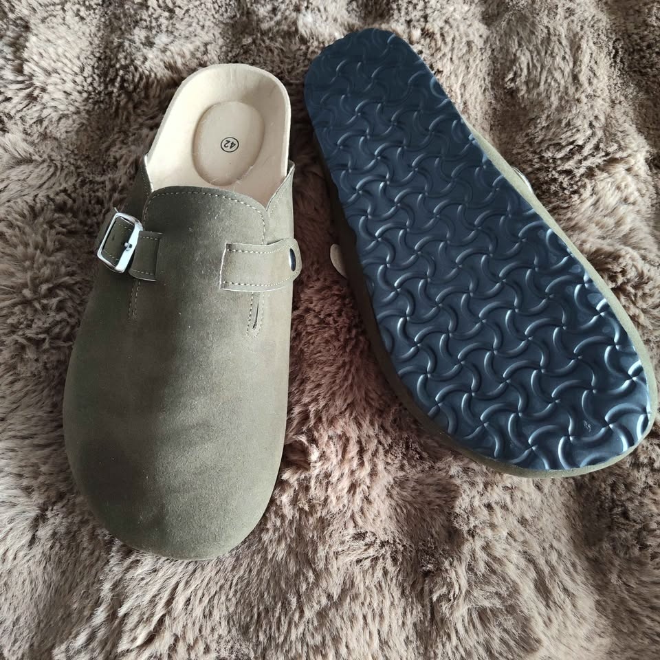 Slides and Slippers - Men's 42 or 9/9.5 - photo 3