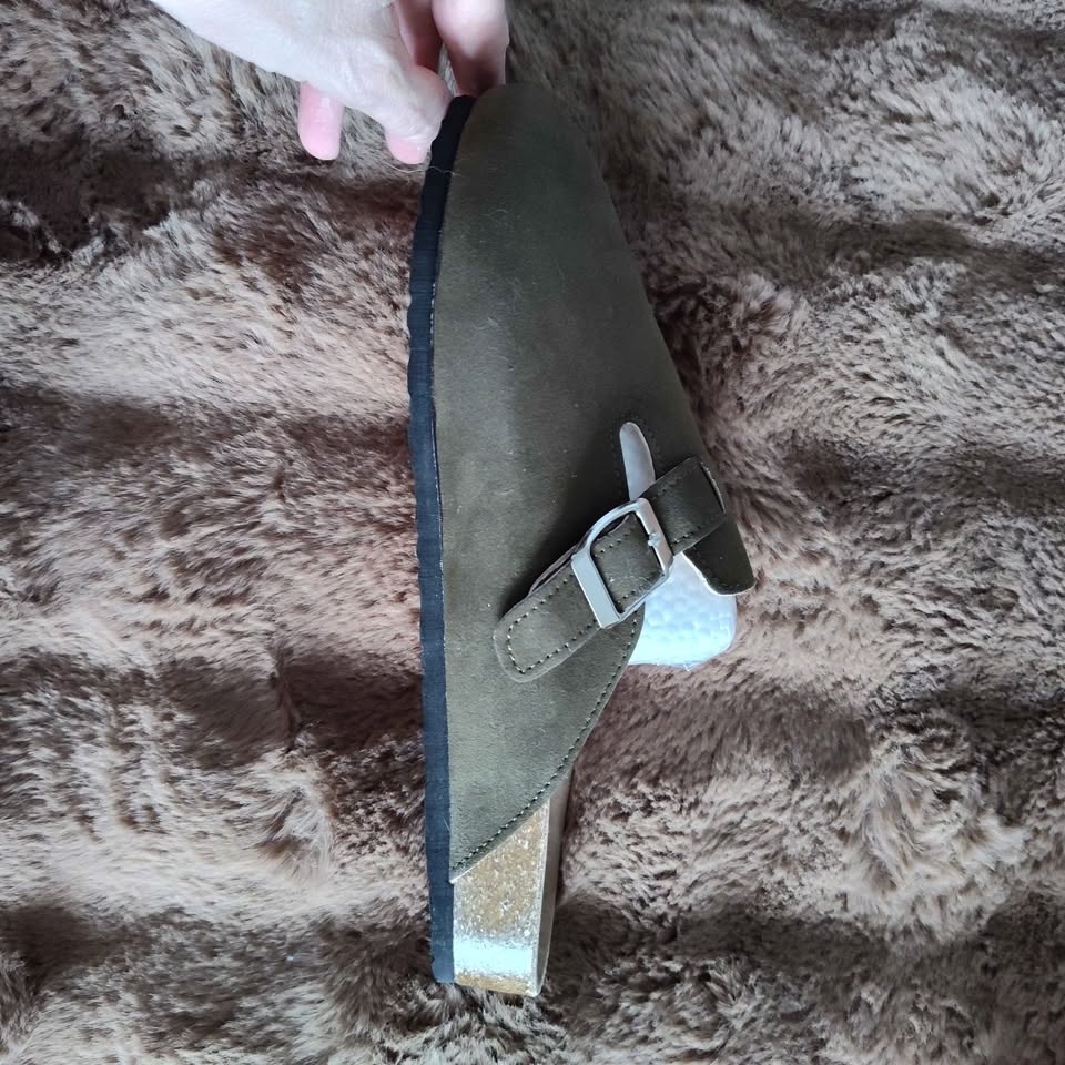 Slides and Slippers - Men's 42 or 9/9.5 - photo 4