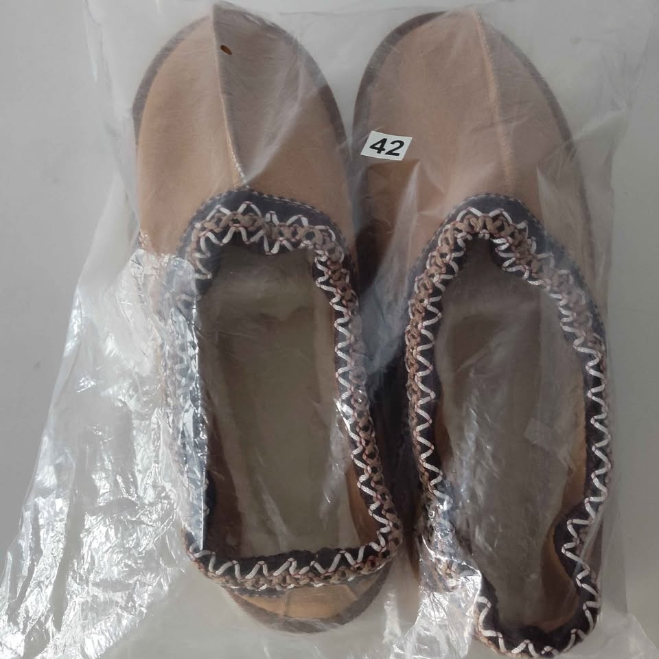 Slides and Slippers - Men's 42 or 9/9.5 - photo 5