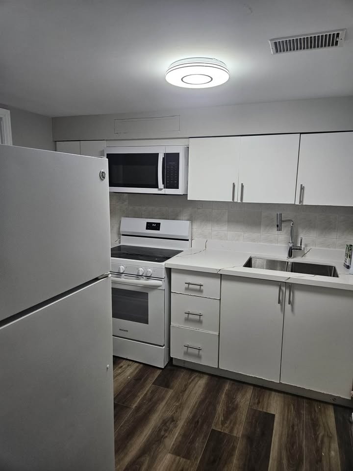2 Beds 2 Baths - Brampton - photo 5