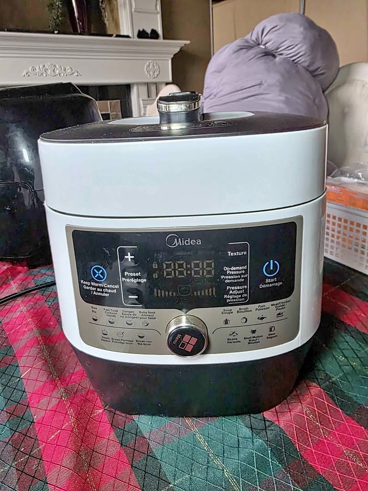 Midea 6L Electric Pressure Cooker – Excellent Condition
