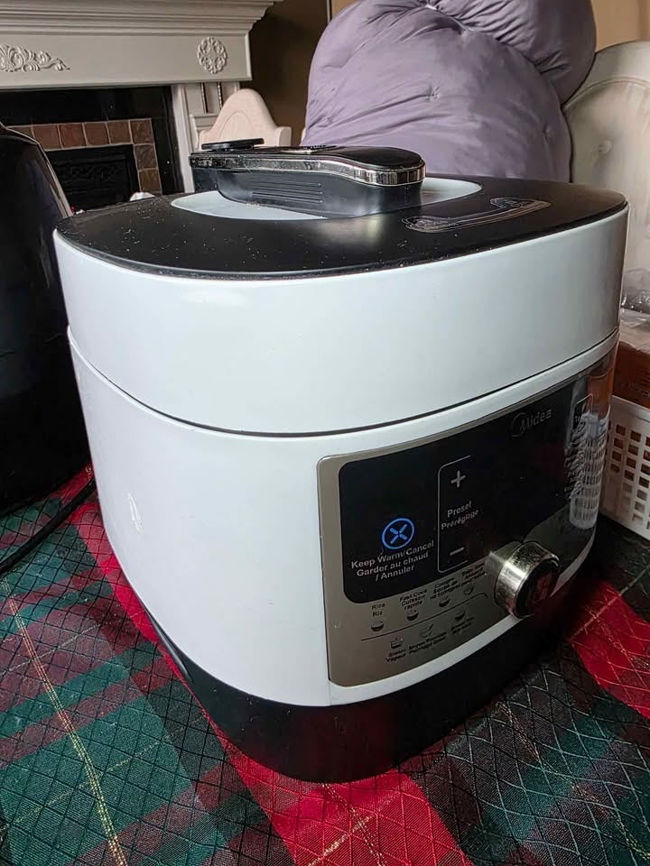 Midea 6L Electric Pressure Cooker – Excellent Condition - photo 3
