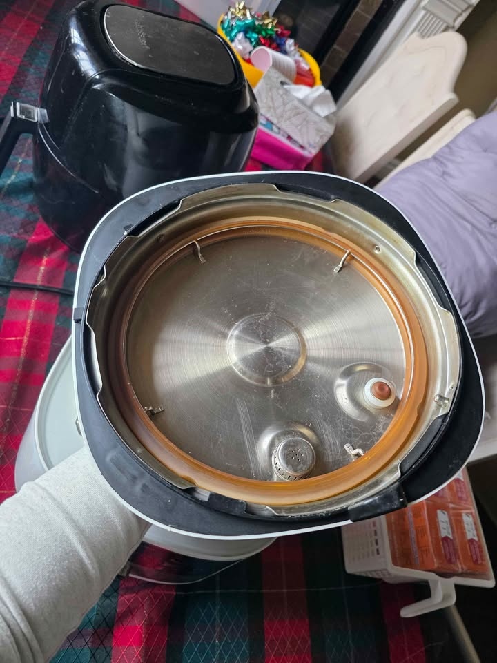 Midea 6L Electric Pressure Cooker – Excellent Condition - photo 5
