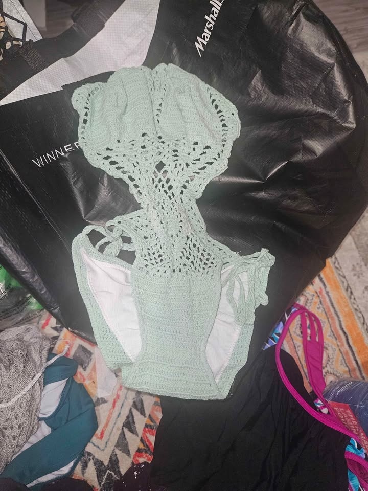 Bathing suits size small and medium - photo 3