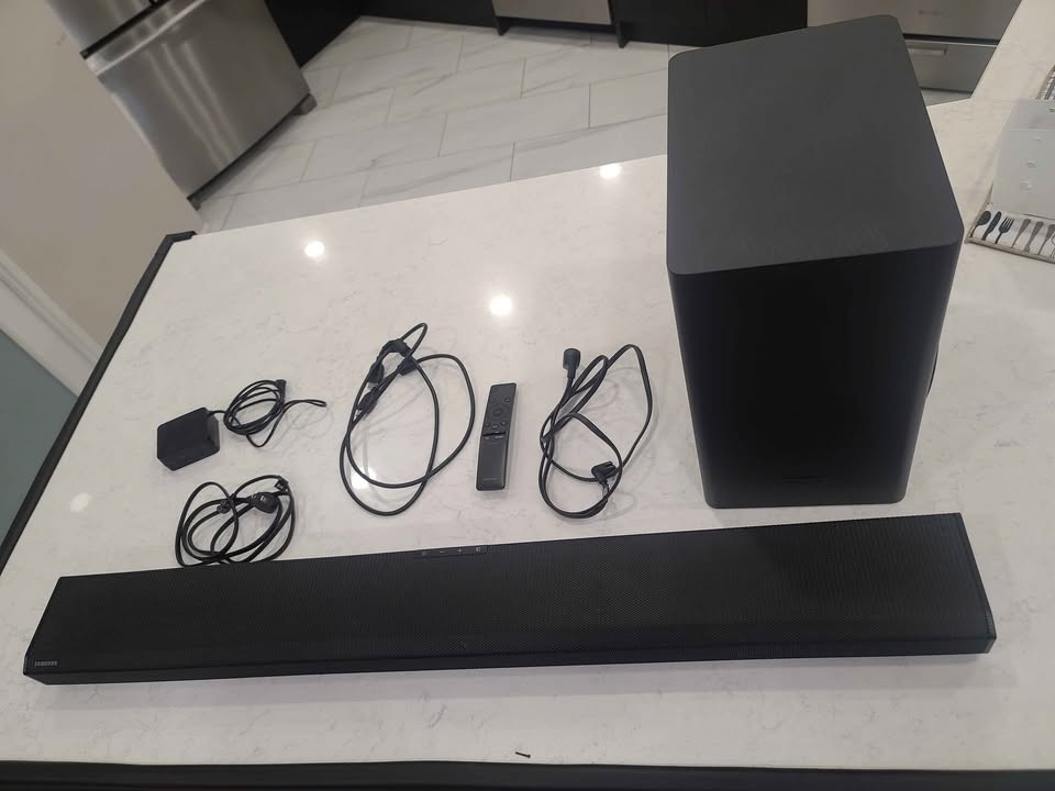 Samsung 65” 4K Smart TV + Soundbar & Sub - photo 2