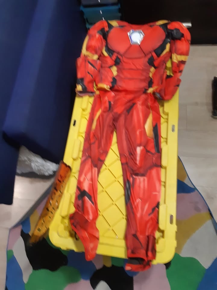 Boy's Marvel Iron Man Costume - Size 10-12 - photo 2