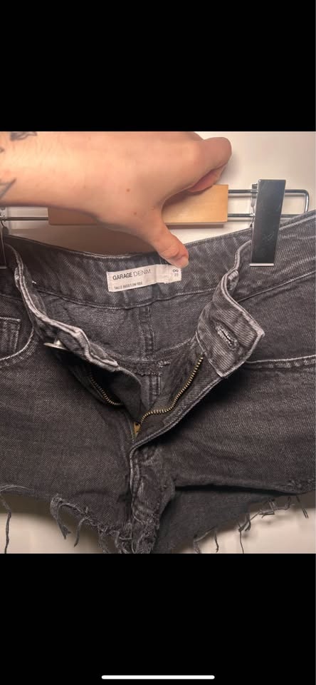Garage Denim Black Distressed Low Rise Shorts 00/23 - photo 2