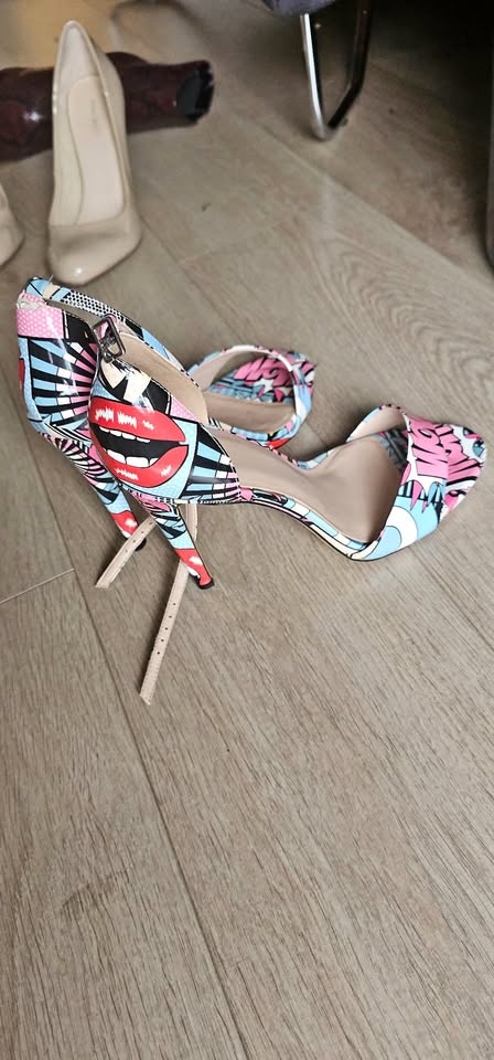 Comic strip shoes US Size 11