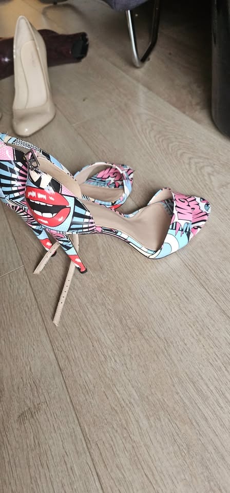Comic strip shoes US Size 11 - photo 2