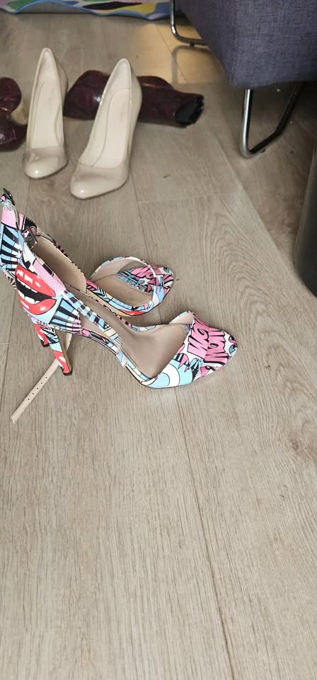 Comic strip shoes US Size 11 - photo 4
