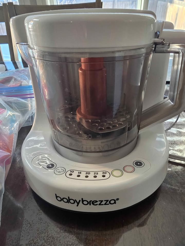 Baby Brezza Food Maker and Reusable Pouches - photo 2