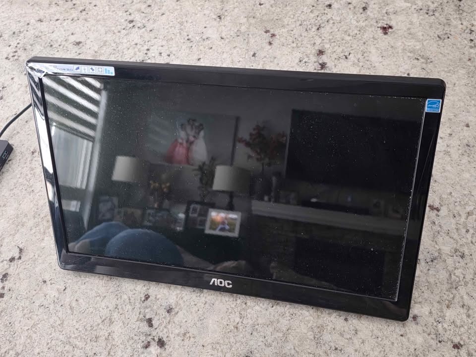 AOC LCD monitor - photo 3