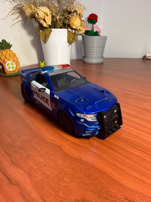 Jada 1/24 Police Diecast Car (Transformers Style)