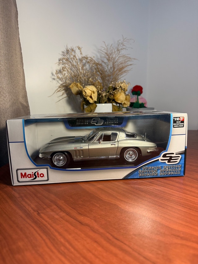 Maisto 1:18 1965 Chevrolet Corvette Sting Ray