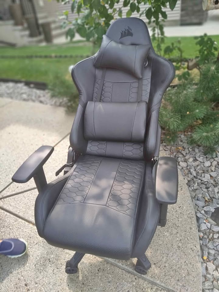 T3 Rush corsair gaming chair mint condition