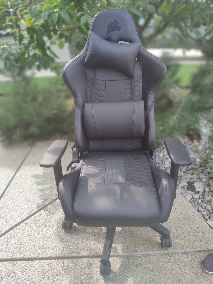 T3 Rush corsair gaming chair mint condition - photo 2