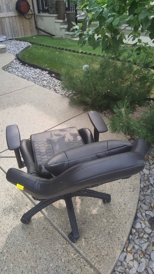 T3 Rush corsair gaming chair mint condition - photo 3