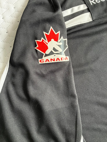 Team Canada Custom Goalie Crest RBK Platinum Jersey 2013 - photo 4