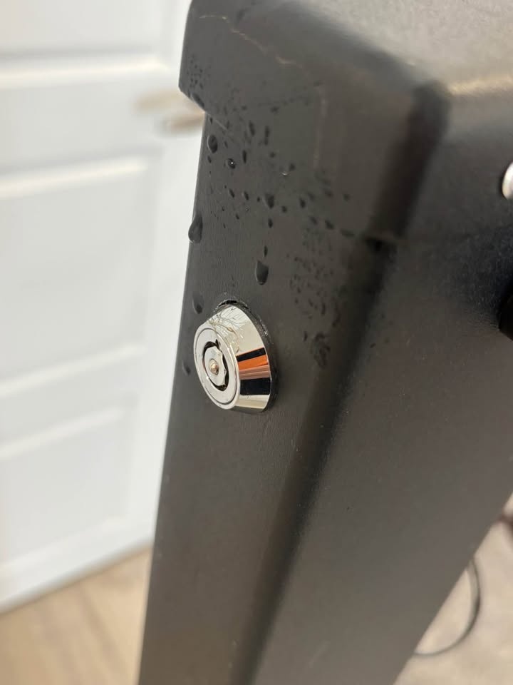 Fold to Flat Security Post - CDN Made - photo 2