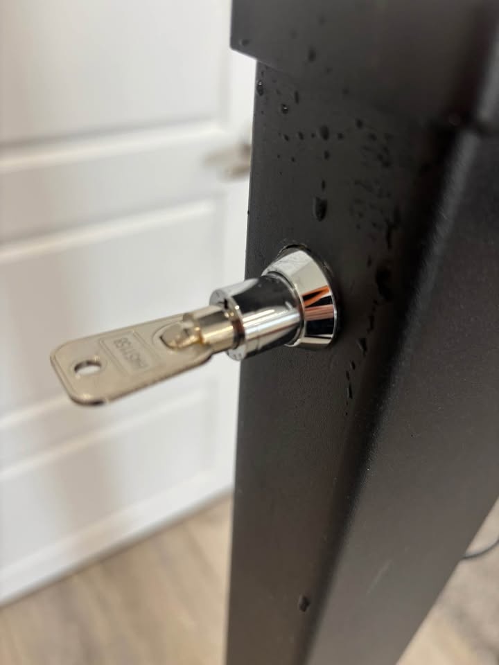 Fold to Flat Security Post - CDN Made - photo 3
