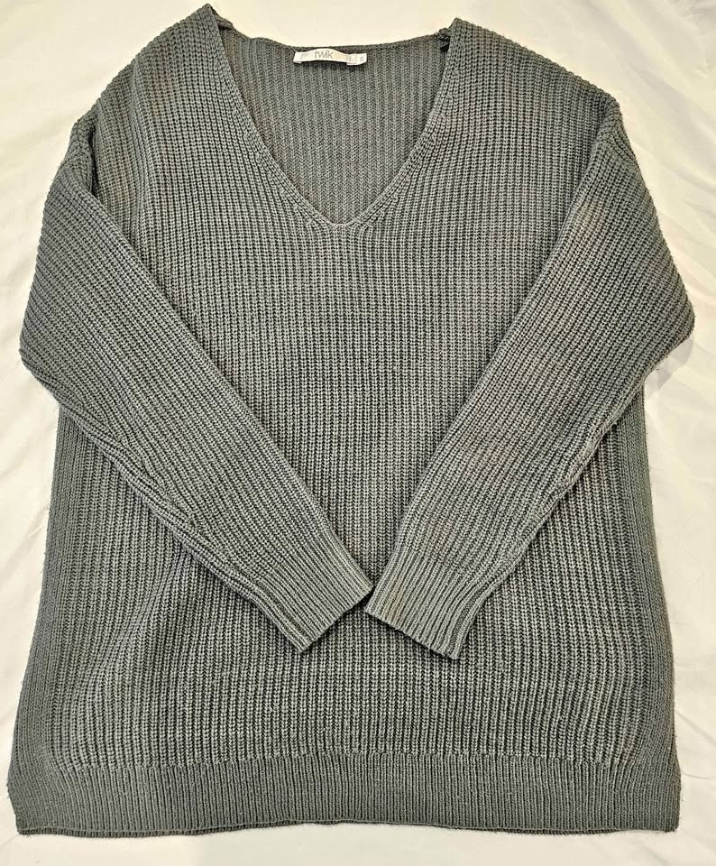 Twik green V-neck knitted sweater - Size Small - loose fit