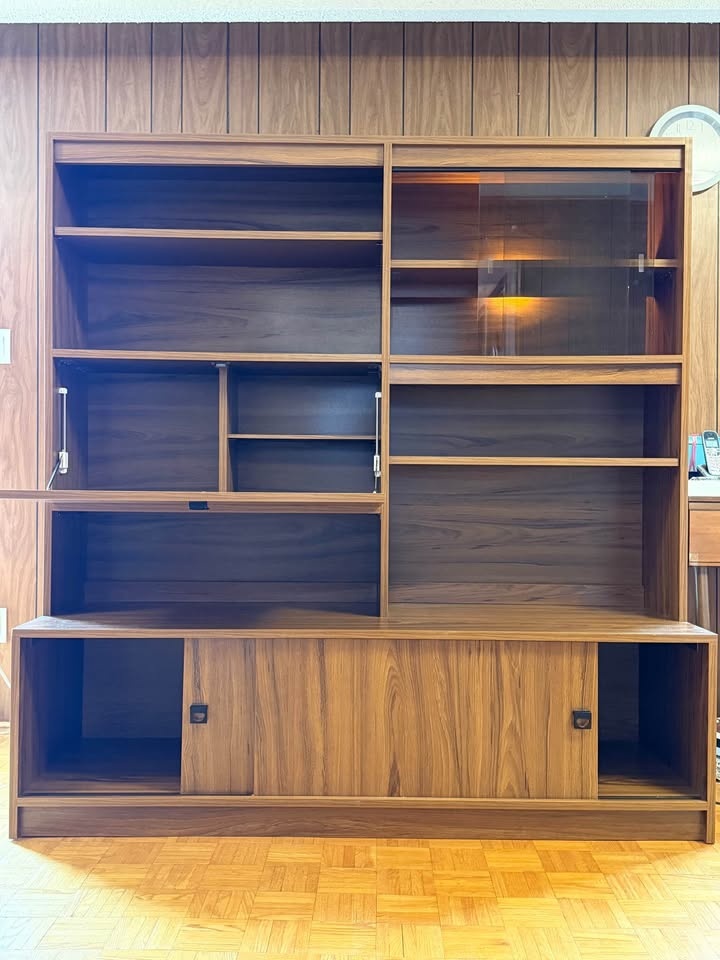 1970s MCM Walnut Wall Unit - Display/Bar Cabinet - photo 4
