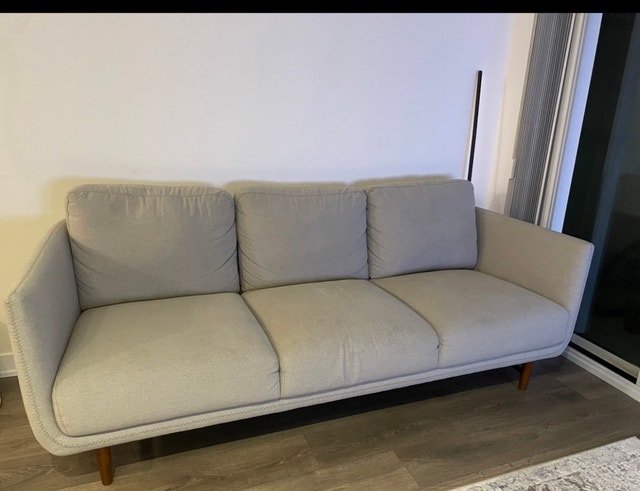 Modern gray Couch – Excellent Condition - photo 4