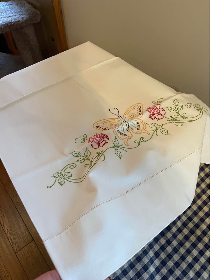 Embroidered butterfly and floral pillowcases - photo 2