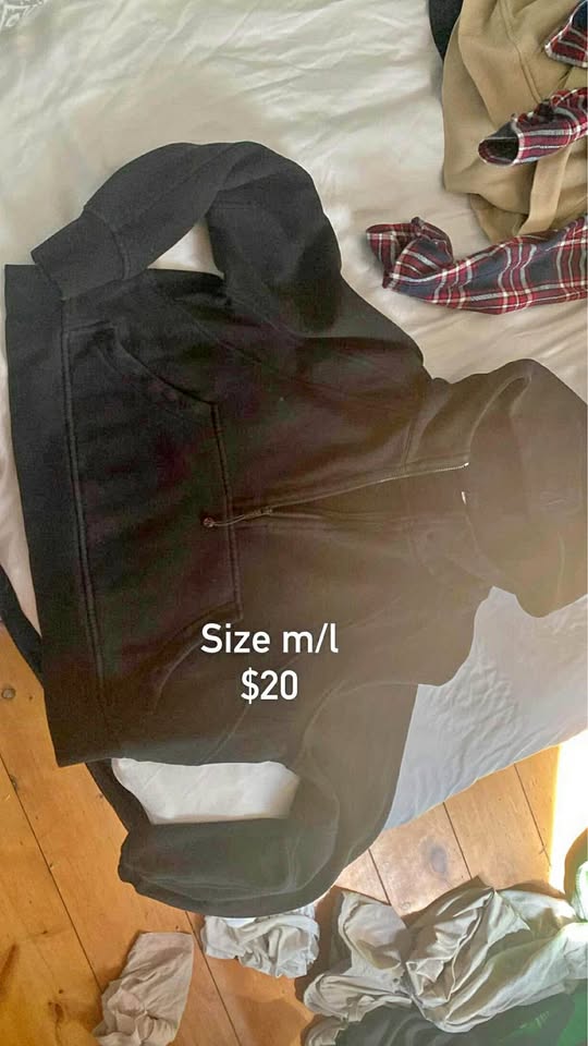 Lululemon black cropped scuba hoodie size m/l