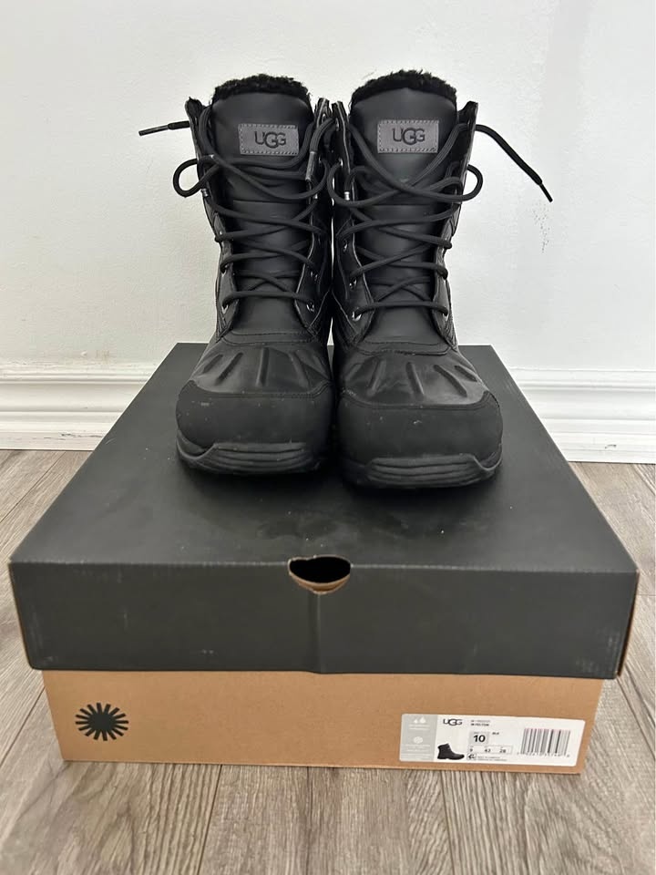 UGG (M Felton) - Men’s size 10