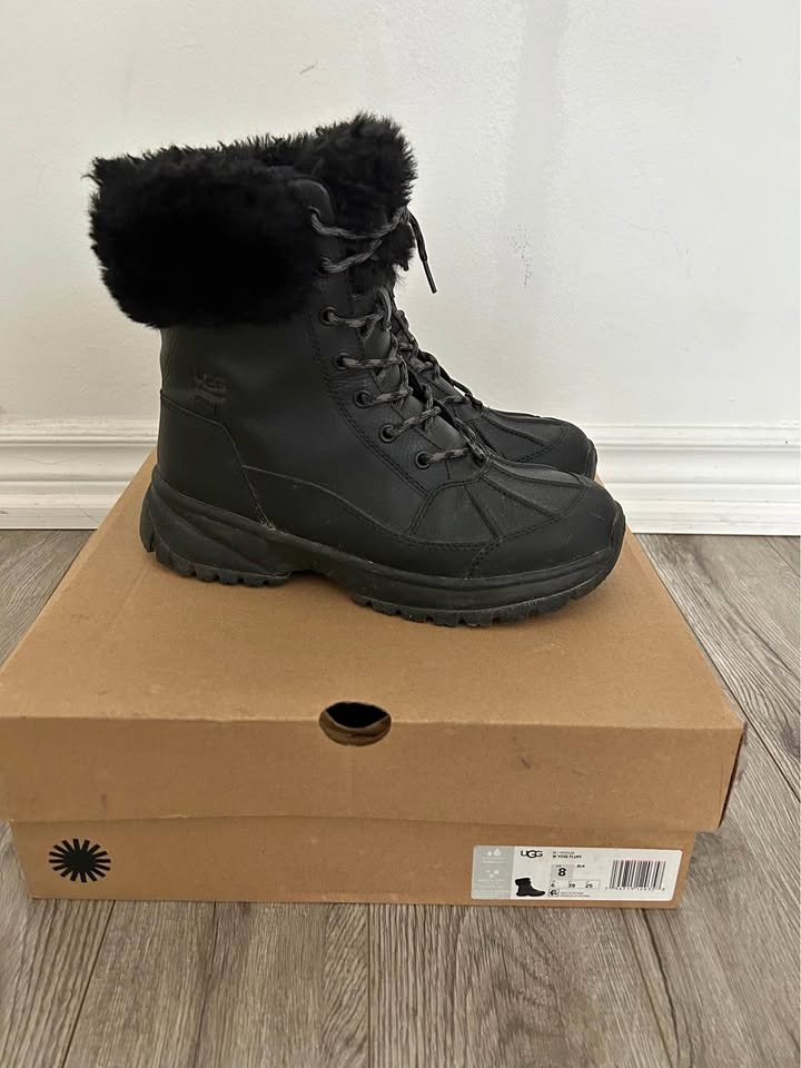 UGG Yose Fluff Boots - Women's Size 8