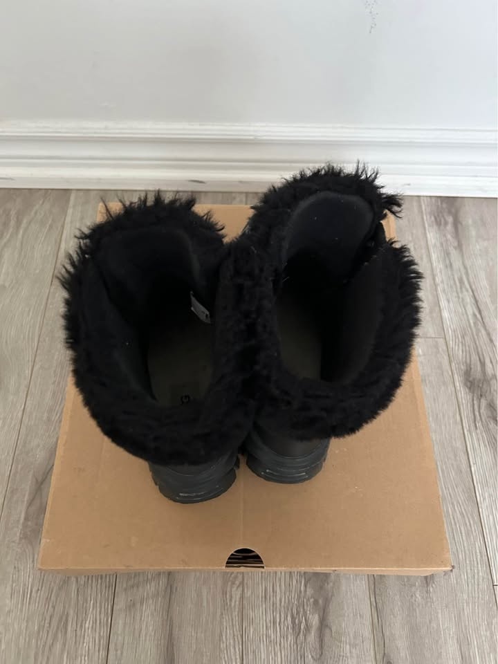 UGG Yose Fluff Boots - Women's Size 8 - photo 3