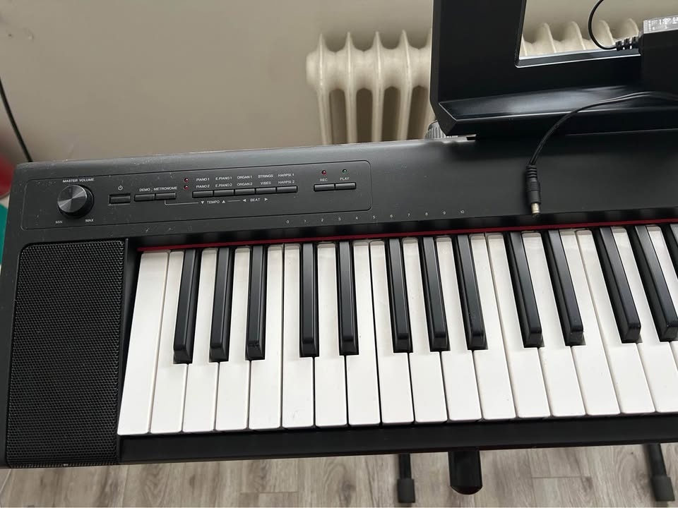 Yamaha Piaggero NP32 76-key Portable Keyboard - Black - photo 3