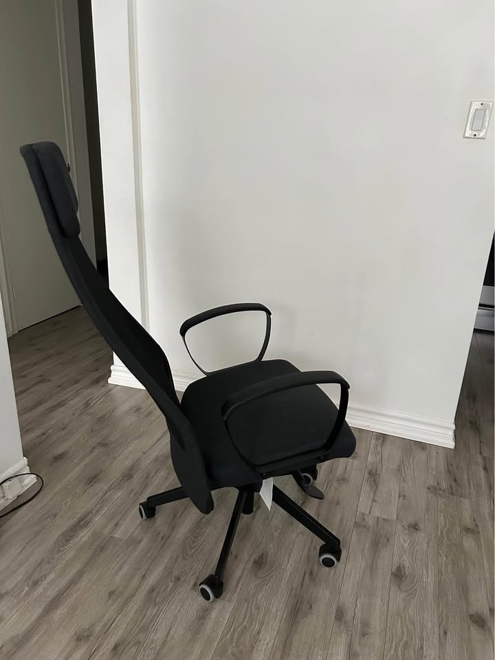 Markus Office Chair, Vissle dark gray + free ikea table - photo 2
