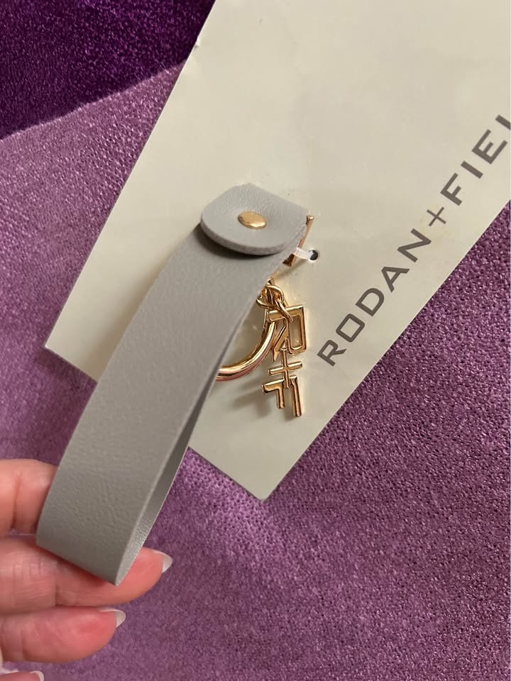 Brand New Rodan + Fields Grey Leather RF Keychain P/U Warden &Hw - photo 4