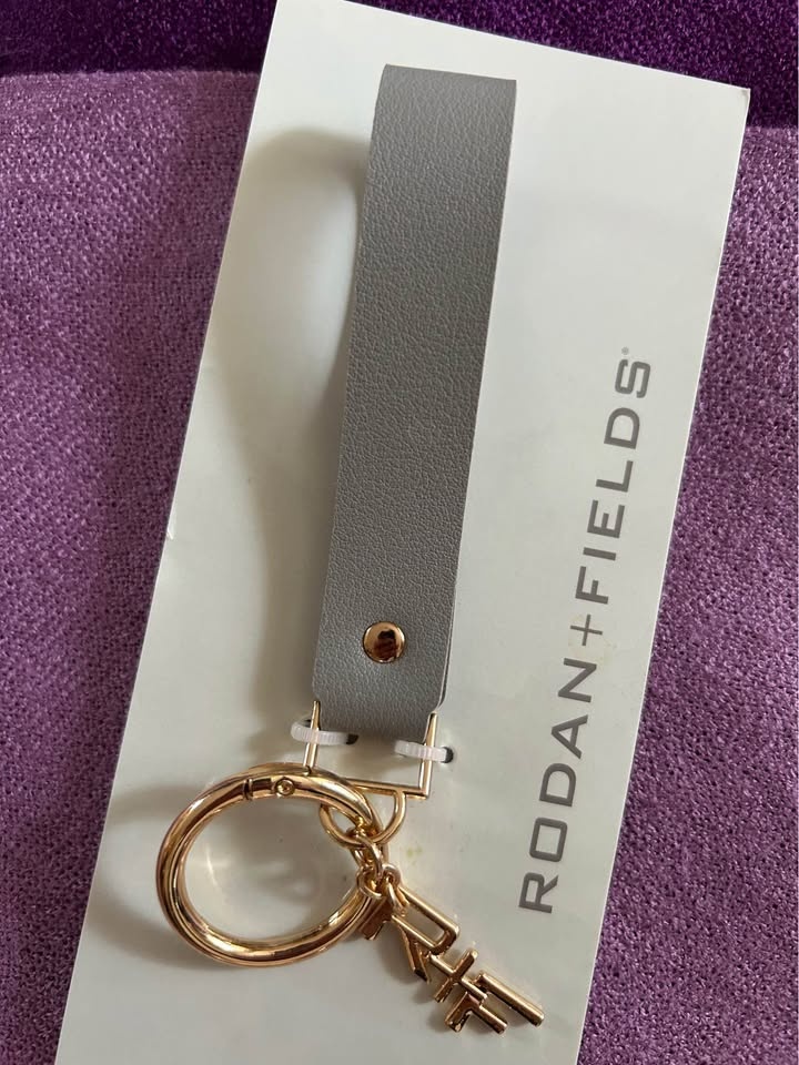 Brand New Rodan + Fields Grey Leather RF Keychain P/U Warden &Hw - photo 5