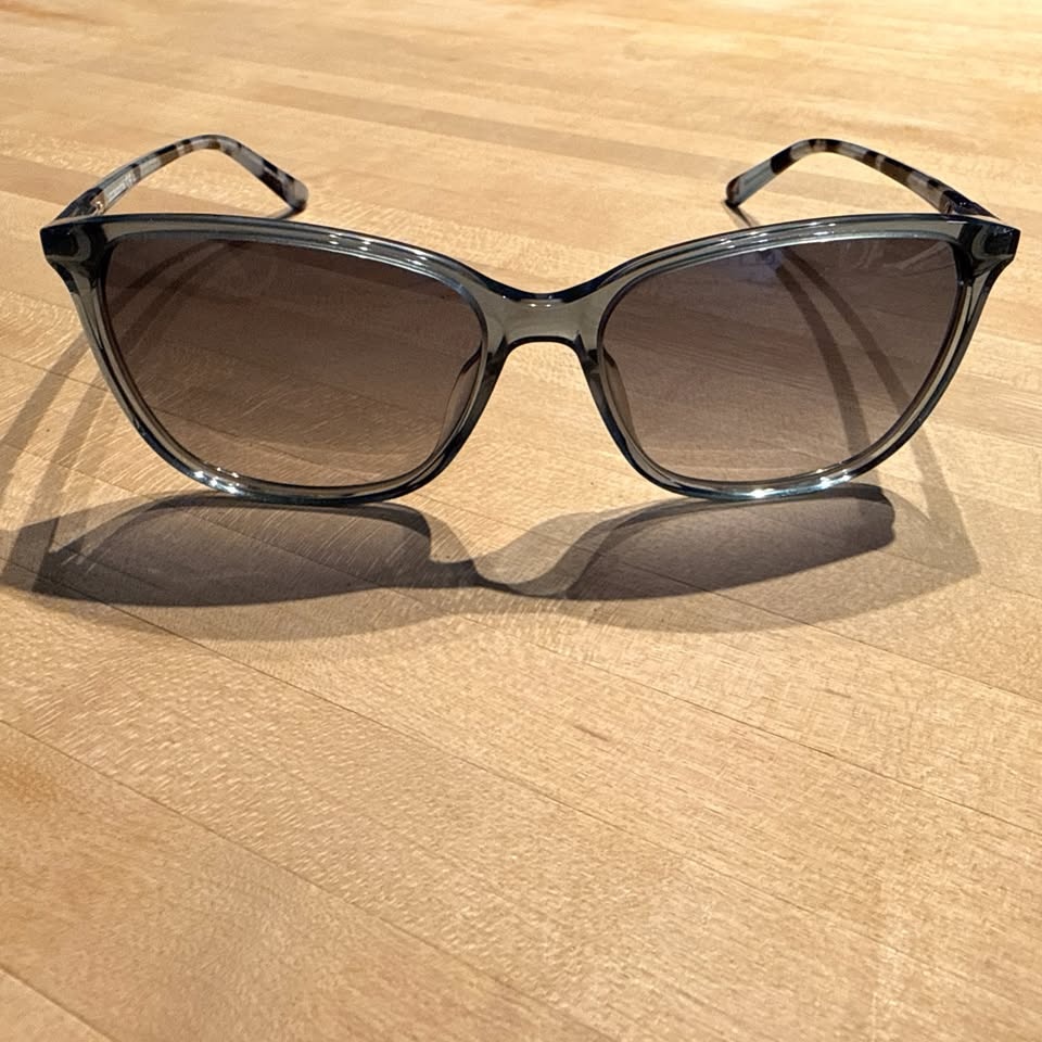 Womens Cat-Eye / Butterfly Sunglasses – Brand New Never Worn - photo 3