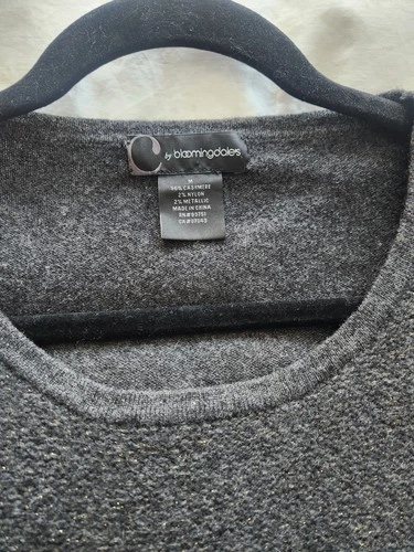 C by Bloomingdale's Dark Charcoal Cashmere Sweater Gold Thread S - photo 4