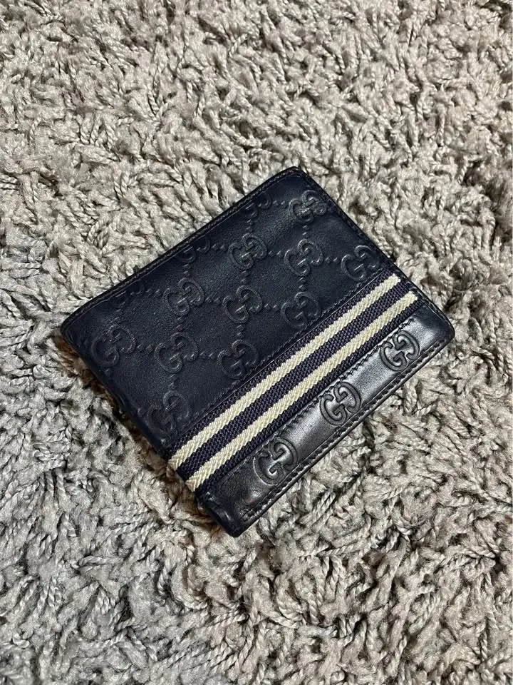 Authentic Gucci Bifold Wallet Leather Black GG Signature image indicator(2)