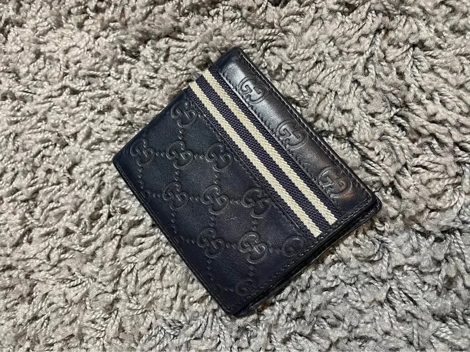 Authentic Gucci Bifold Wallet Leather Black GG Signature image indicator(3)