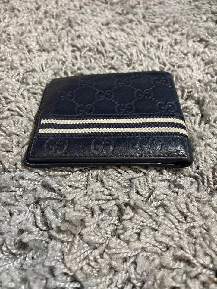 Authentic Gucci Bifold Wallet Leather Black GG Signature image indicator(4)
